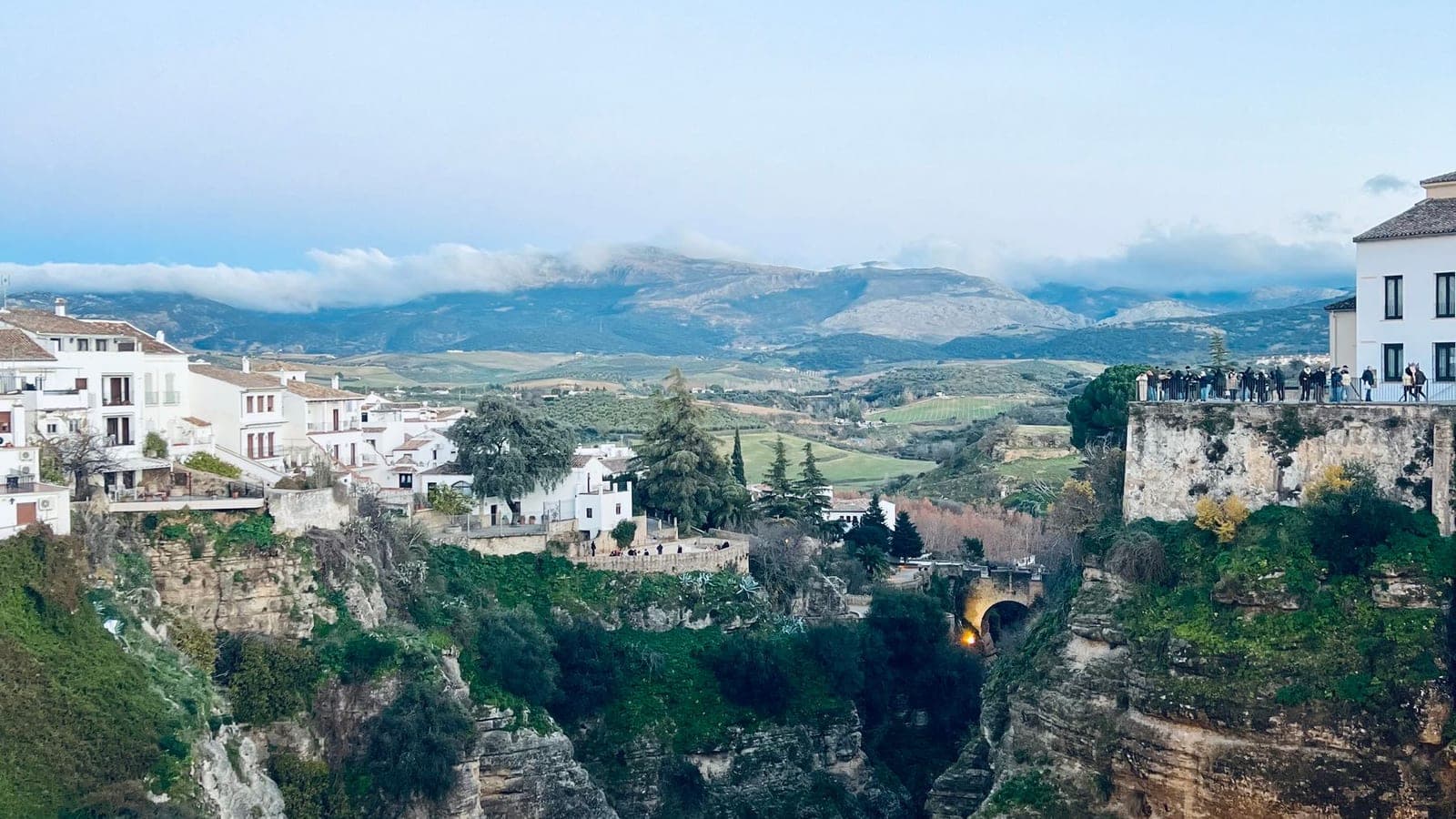 Vista del monte de Benarrabá desde la cámara del directo.